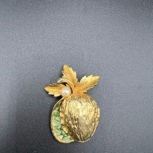 Vintage Capri brooch